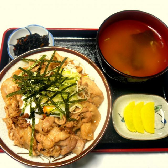 もち豚温玉丼