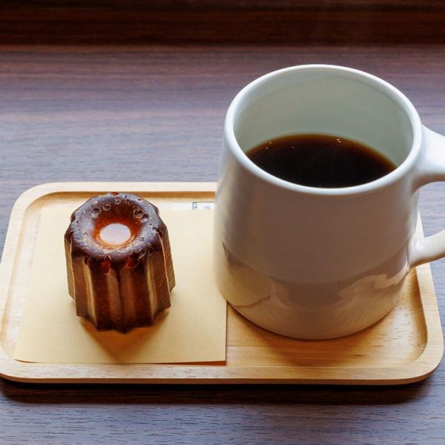 ハンドドリップコーヒーとカヌレを味わう「煎 IRU」