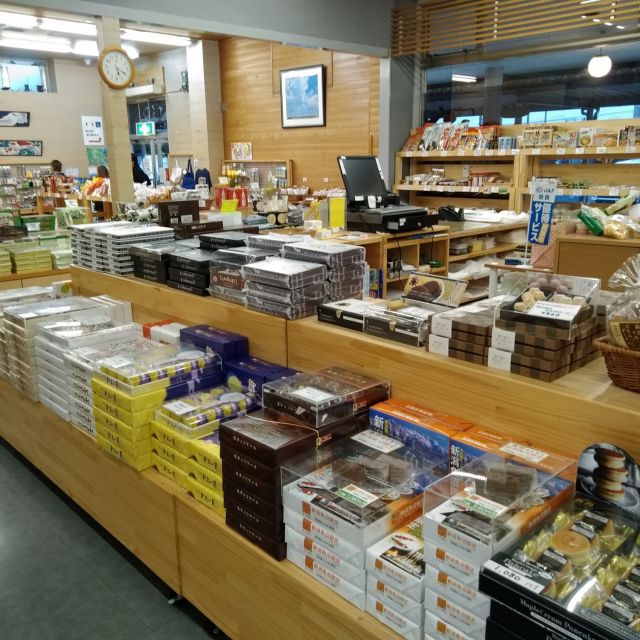 特産品が豊富に揃う売店