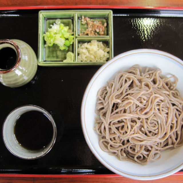 人気の手打ちそば　830円