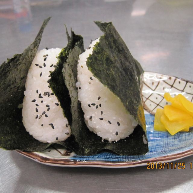 魚沼コシヒカリのおにぎり420円　