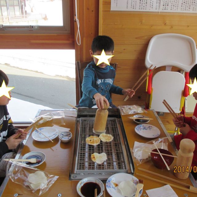 300円で6枚のせんべい焼き体験