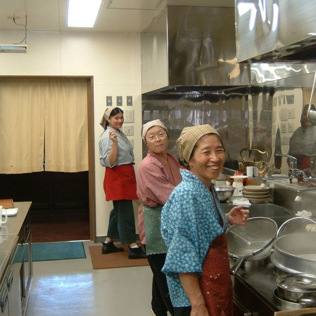 厨房の様子「待ってんでねー」