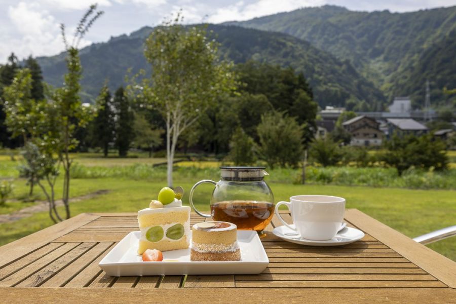 オープンテラスが心地よい絶品スイーツのお店、パティスリー スフェール／湯沢町