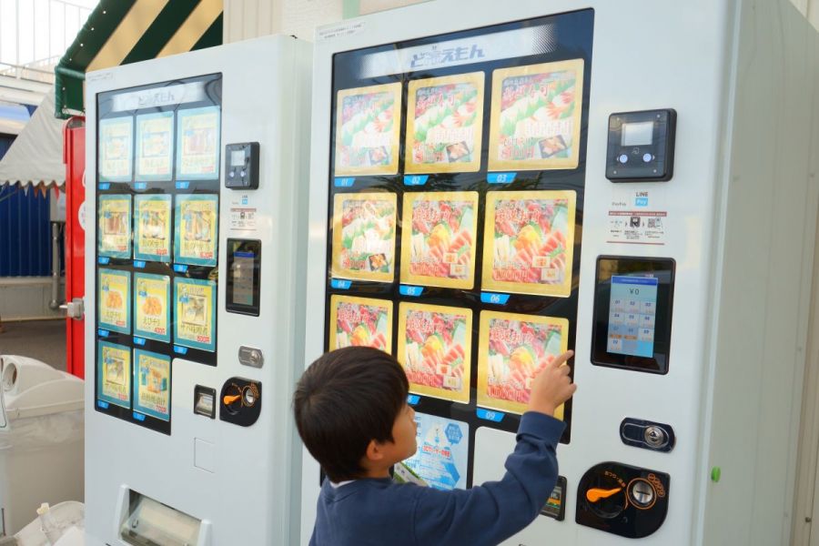 新潟のおいしいものは冷蔵・冷凍自販機でもおいしい？変わり種自販機で買って食べてみた！／新潟市
