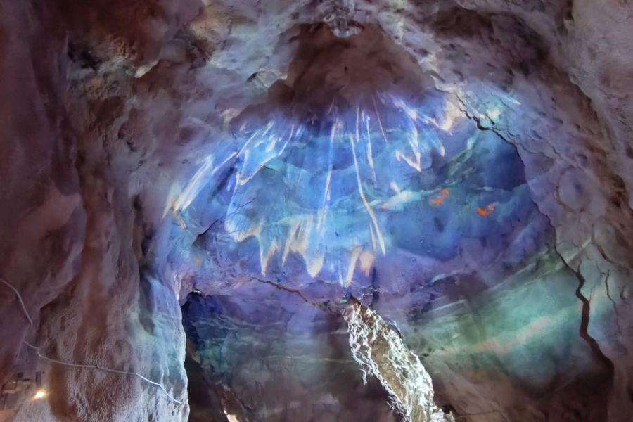 島の自然や海を幻想的に演出！尖閣湾洞窟プロジェクションマッピングで魅力をアピール／佐渡市