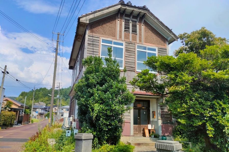 木工のまちの懐かしさ感じる有形文化財と焼き芋とコーヒーのお店「KIDORI」／加茂市