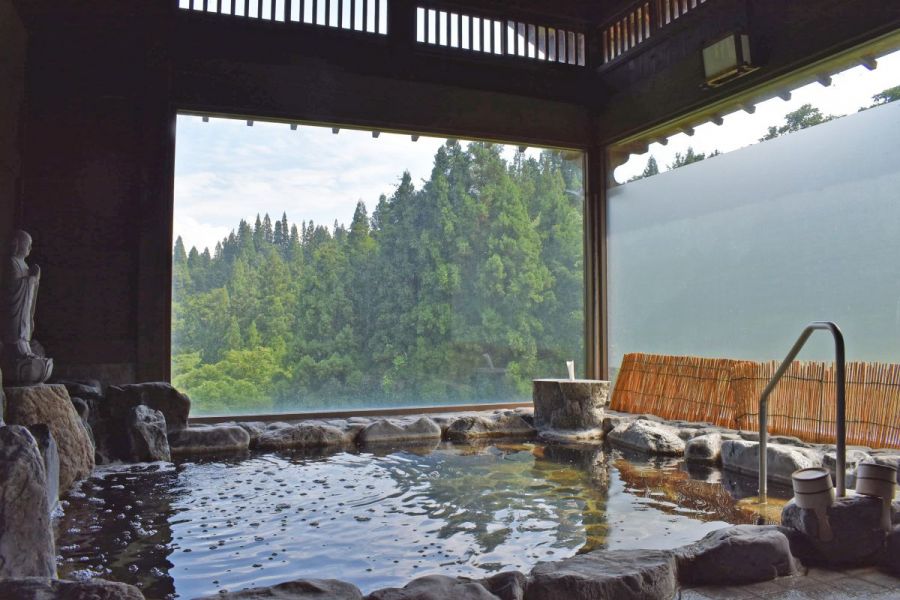 同じ場所から、新しい一歩。この夏の開店「そば処 富永」と春に再始動した「大沢山温泉 大沢館」／南魚沼市
