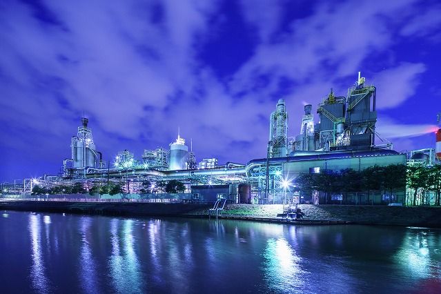 新潟で絶景の工場夜景を見に行こう！通船川鴎橋付近の工場は昼も夜もおすすめ！！／新潟市