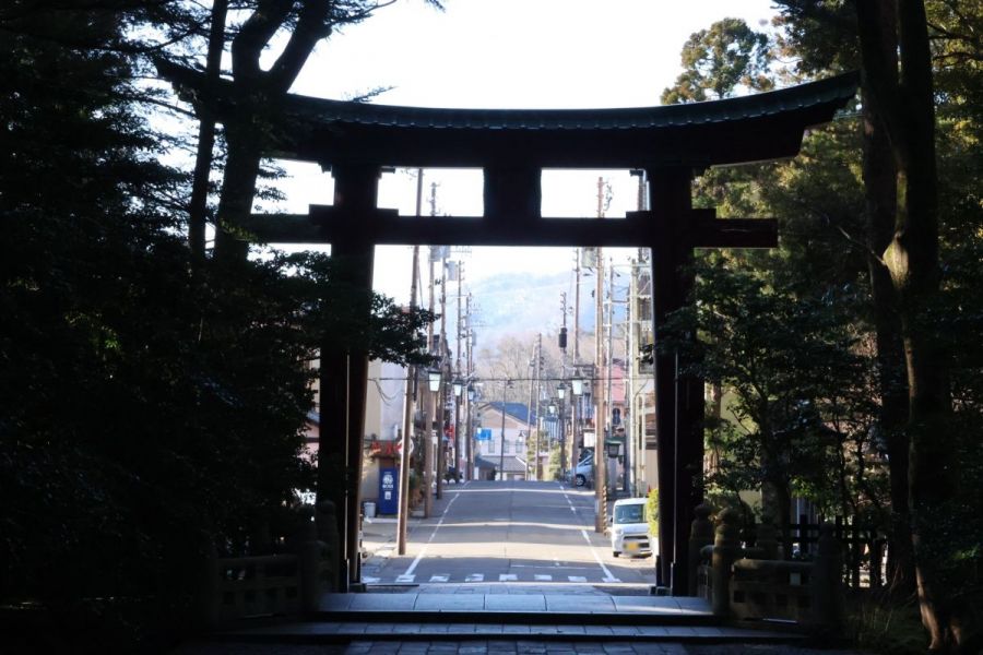 新潟屈指のパワースポット・弥彦温泉を散策！　創業300年以上の老舗宿を起点に巡る大人のモデルコース／弥彦村