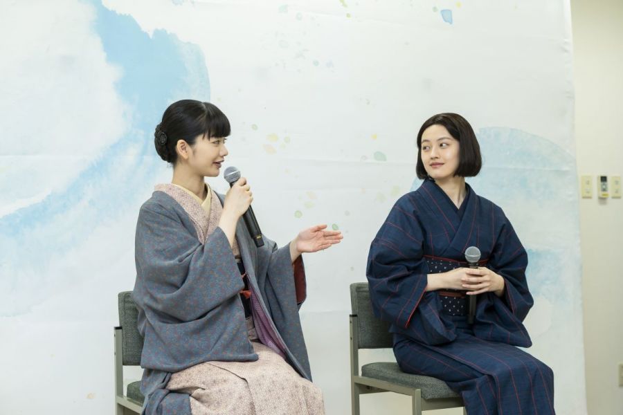 「風、薫る」新潟編のロケを開催、見上愛と上坂樹里が取材会で語った撮影に寄せる想い／上越市