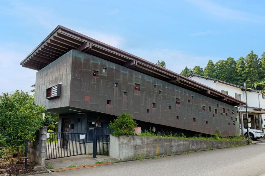 異端の建築家・渡邊洋治の「斜めの家」は泊まって学べる名建築／上越市