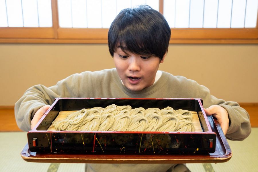 わたや 平沢店で新潟のご当地グルメ「へぎそば」をすする／小千谷市