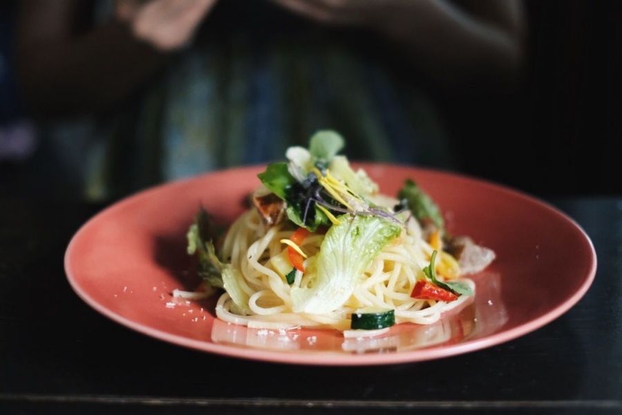 再開したMACHITOKIで、七谷の野菜を使ったランチメニューを味わう／加茂市