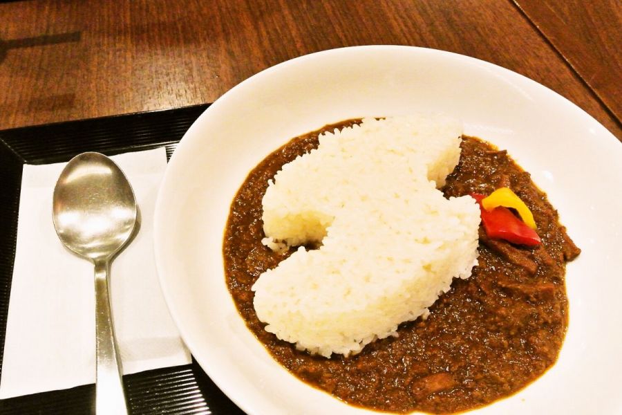 佐渡の新名物！？フェリーで「佐渡汽船カレー」を食べてみた／佐渡市