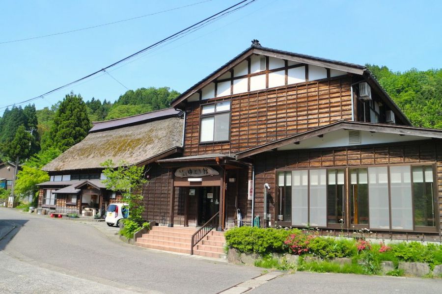小さな集落の真ん中にある宿「長者温泉ゆとり館」で暮らしを体験する旅を／糸魚川市