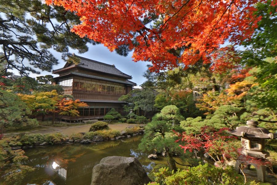 豪商の館で紅葉を楽しみながら建物探訪。旧齋藤家別邸／新潟市