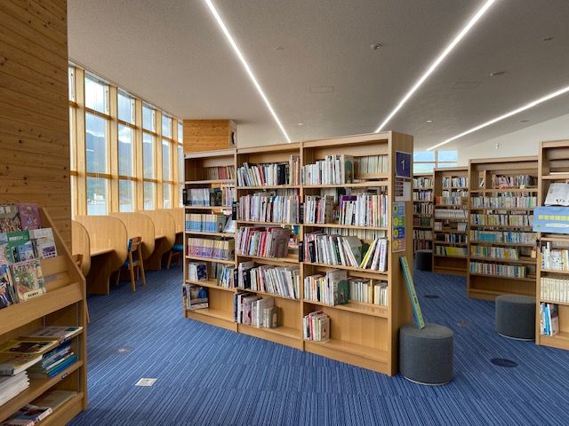 佐渡市立両津図書館