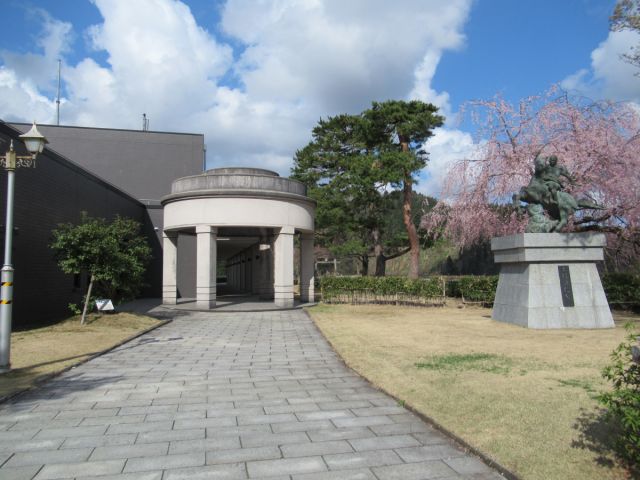 長岡市栃尾美術館