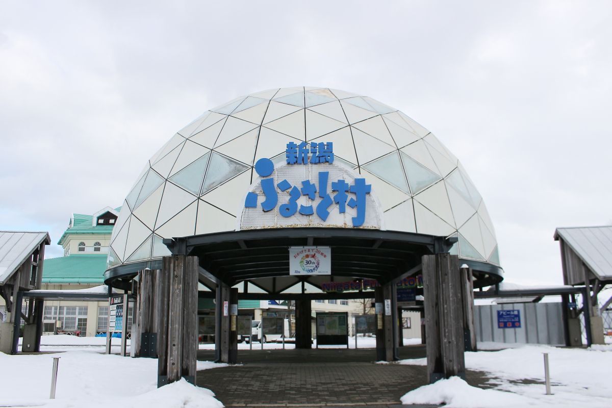 新潟名物がなんでも揃っちゃう 道の駅 新潟ふるさと村 バザール館 新潟市 新潟県観光協会公式ブログ たびきち 公式 新潟 県のおすすめ観光 旅行情報 にいがた観光ナビ