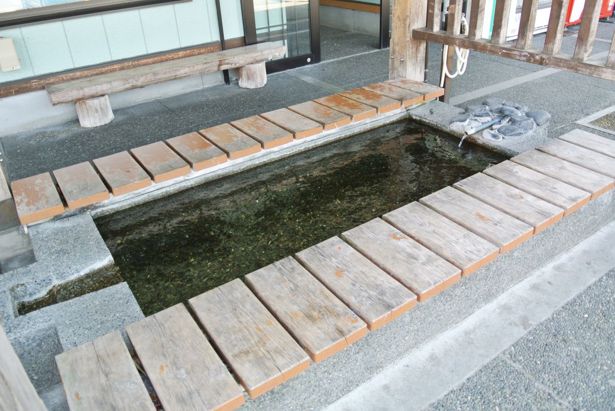 春のポカポカ陽気に誘われて 道の駅 関川 で足湯を堪能 関川村 新潟県観光協会公式ブログ たびきち 公式 新潟 県のおすすめ観光 旅行情報 にいがた観光ナビ