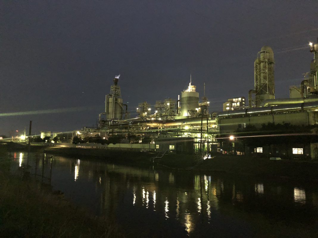 新潟で絶景の工場夜景を見に行こう 通船川鴎橋付近の工場は昼も夜もおすすめ 新潟市 新潟県観光協会公式ブログ たびきち 公式 新潟 県のおすすめ観光 旅行情報 にいがた観光ナビ