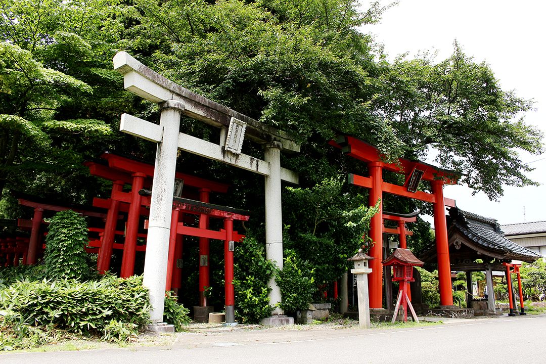 幽玄な雰囲気漂う狐だらけの 大友稲荷 奥の院 新発田市 新潟県観光協会公式ブログ たびきち 公式 新潟県のおすすめ観光 旅行情報 にいがた観光ナビ