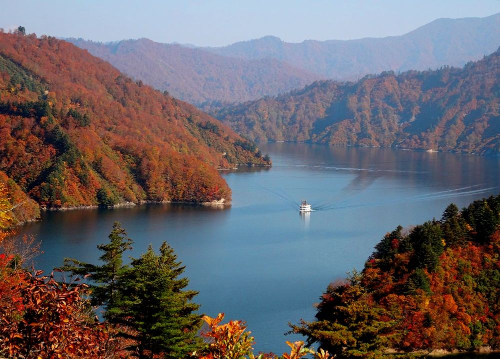 日本紅葉の名所100選 奥只見湖 の紅葉は色づきはじめ 魚沼市 新潟県観光協会公式ブログ たびきち 公式 新潟県のおすすめ観光 旅行情報 にいがた観光ナビ