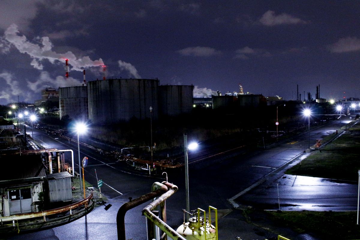 まるでメトロポリス 工場夜景を眺めにいってみた 新潟市 新潟県観光協会公式ブログ たびきち 公式 新潟県のおすすめ観光 旅行情報 にいがた観光ナビ