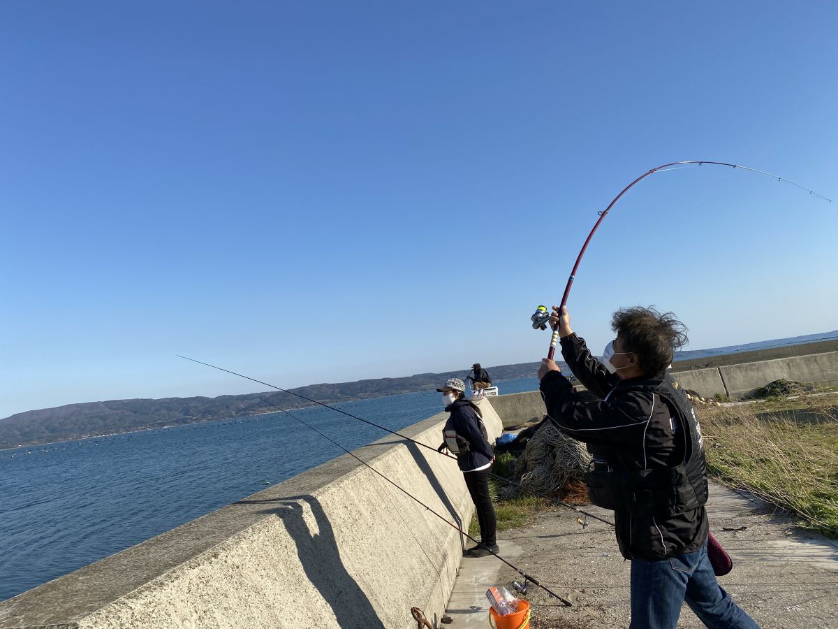 フィッシングパラダイス 佐渡島 磯釣りに挑戦 佐渡市 新潟県観光協会公式ブログ たびきち 公式 新潟県のおすすめ観光 旅行情報 にいがた観光ナビ