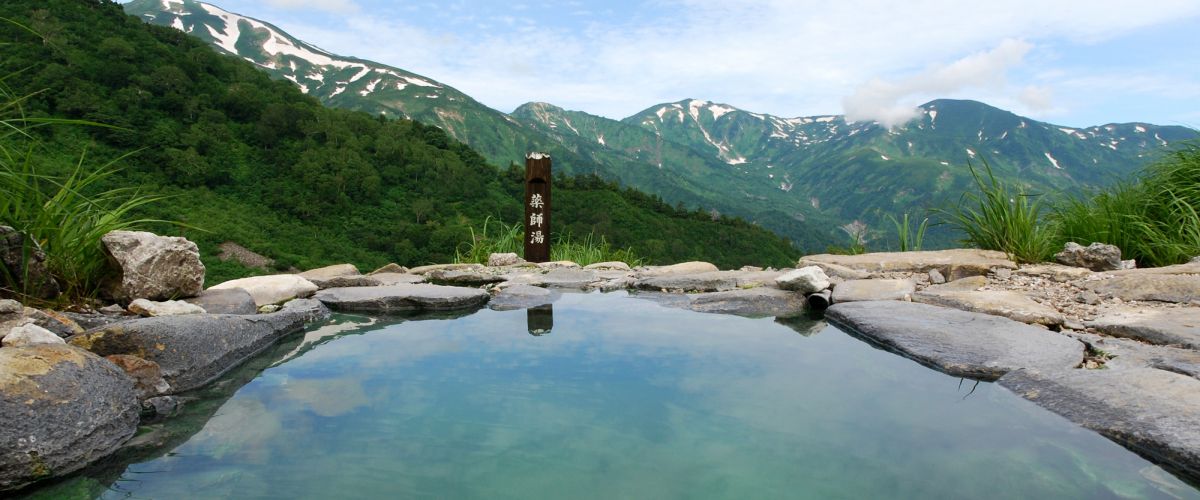 雲上の秘湯 野趣あふれる蓮華温泉で心と身体をリフレッシュ 旅の特集 公式 新潟県のおすすめ観光 旅行情報 にいがた観光ナビ