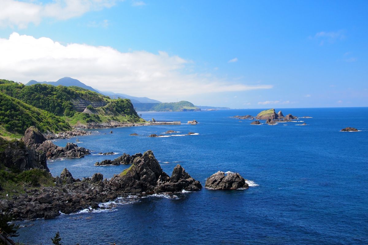 おしゃれカフェや絶景スポットも！自然に癒される佐渡島満喫プラン