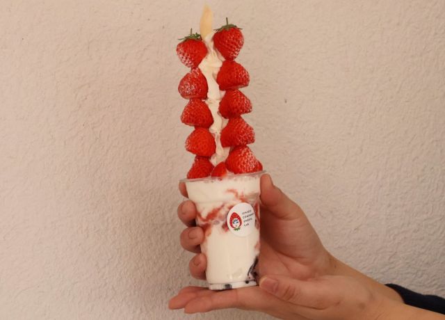 タワーパフェ（2,200円）