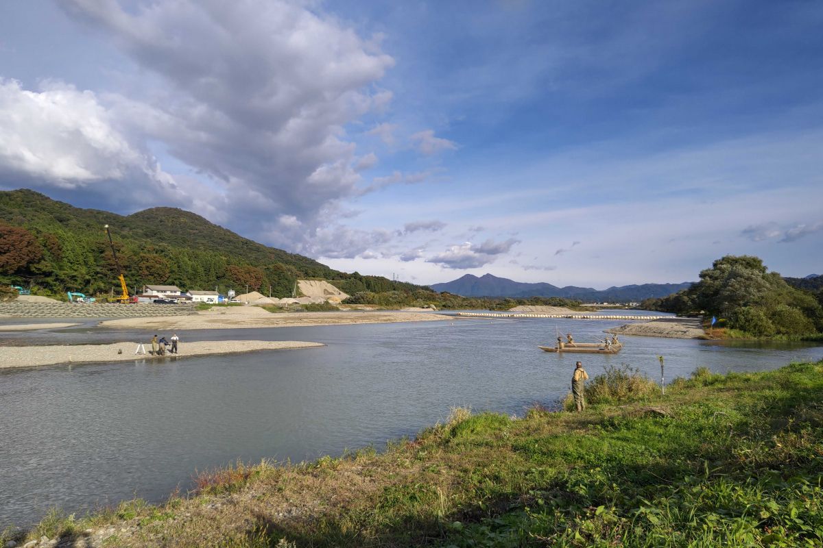 秋晴れの三面川にて