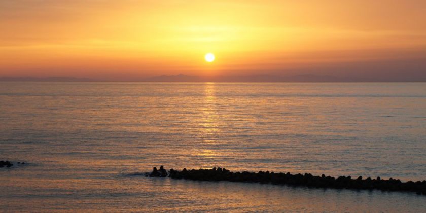 フォトジェニックの極み 絶対撮りたい日本海の夕日スポット10選 旅の特集 公式 新潟県のおすすめ観光 旅行情報 にいがた観光ナビ