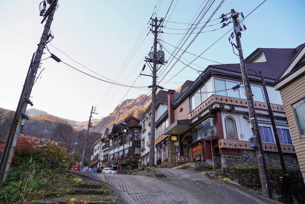 燕温泉街