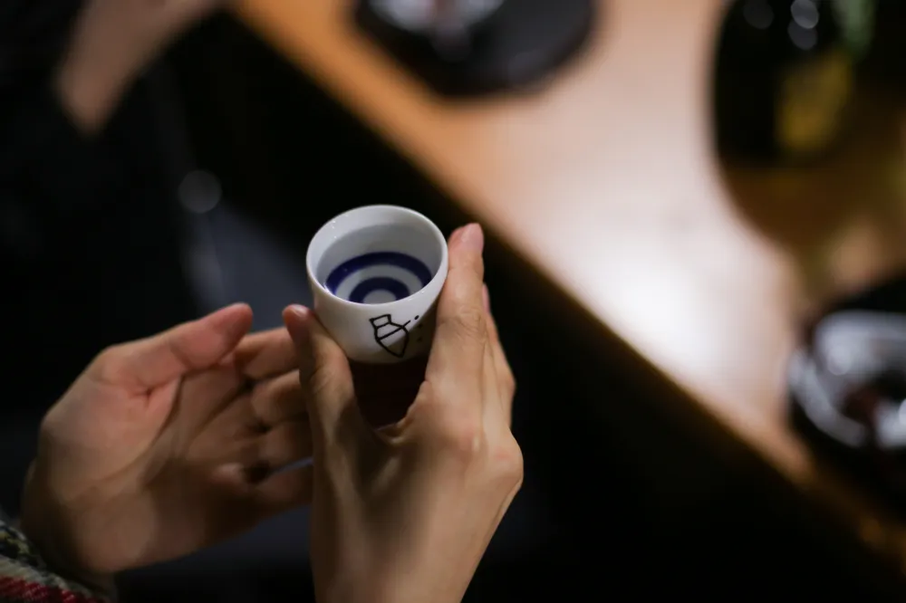 楽縫庵にて地酒の試飲