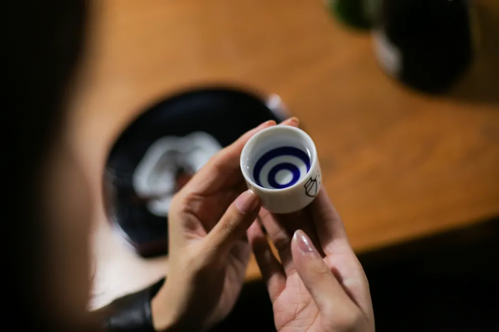 楽縫庵にて地酒の試飲