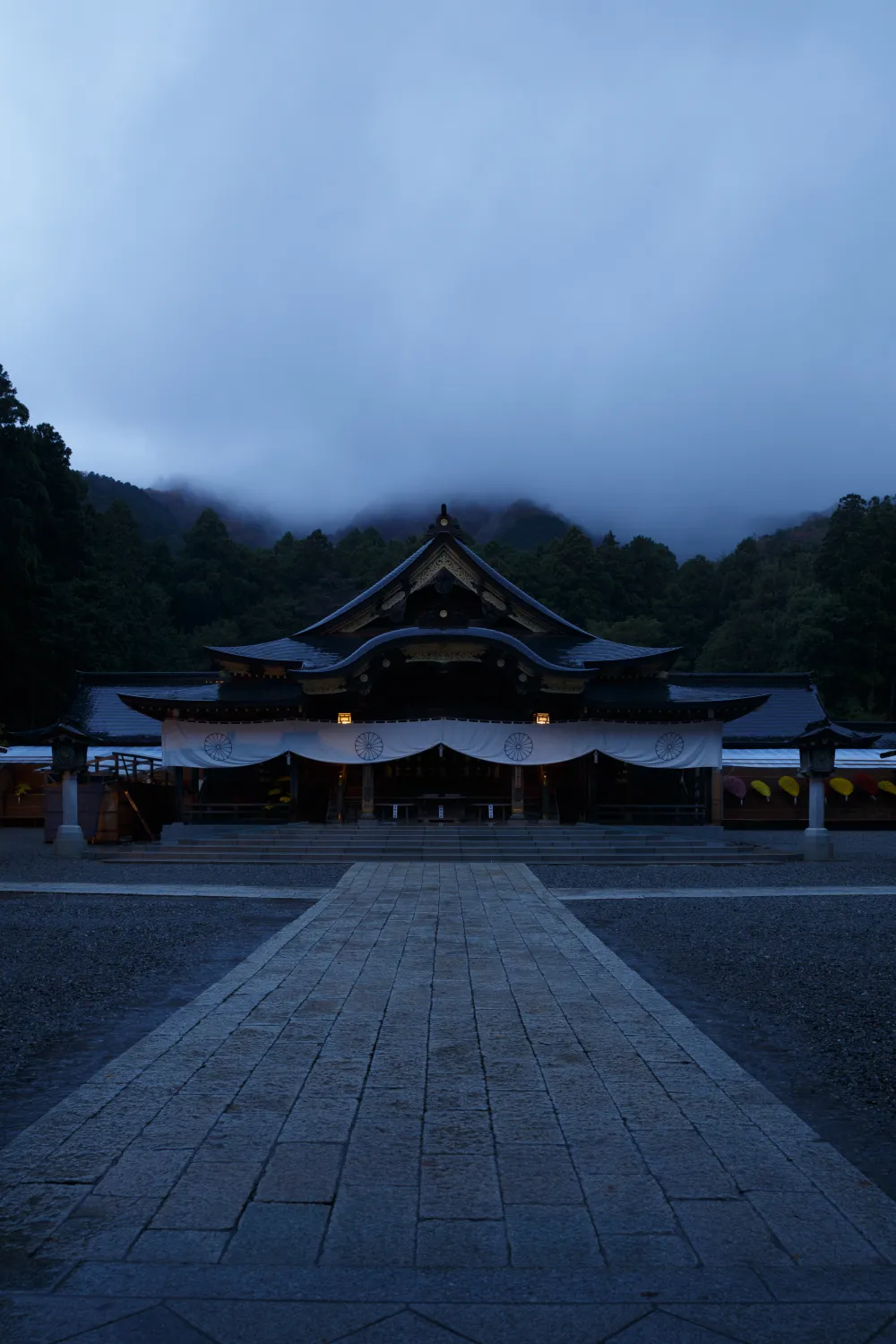 弥彦神社