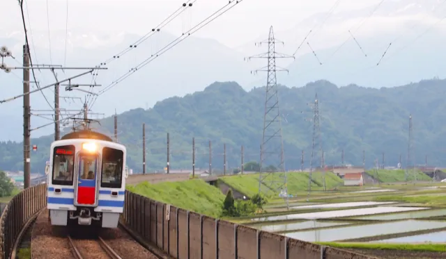 新潟のローカル線で絶景列車の旅！秘境と聖地を巡る5選