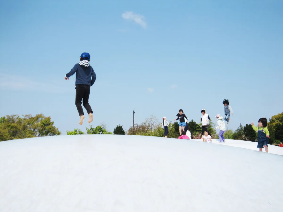新潟の人気スポット!大人気のトランポリン遊具「ふわふわドーム」で遊べる公園 7選