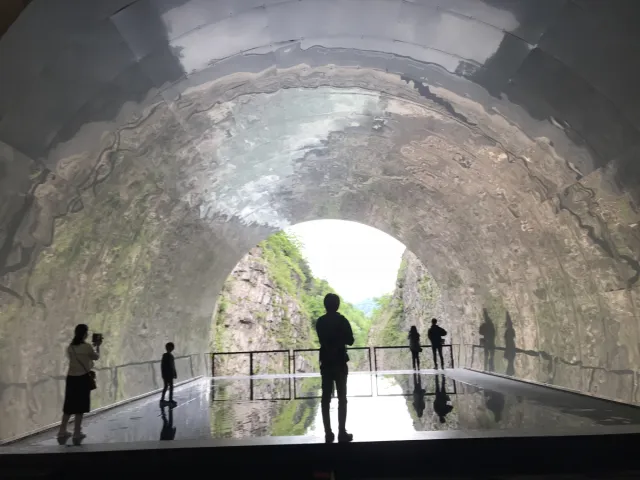 雄大な渓谷と芸術の世界に入る「清津峡渓谷トンネル」／十日町市