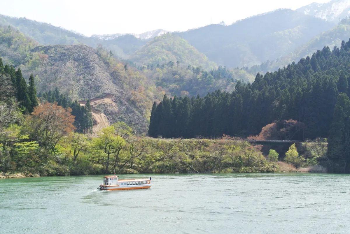 雄大な景色に癒される！！阿賀野川ライン舟下り！／阿賀町