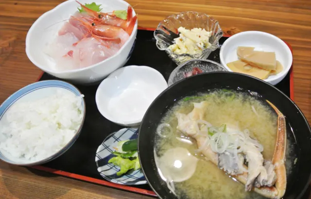 漁師の店だから新鮮！傳兵で刺身ランチをいただく／糸魚川市