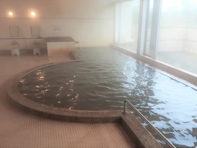強塩泉の高温浴で体をすっきりリフレッシュ!「塩の湯温泉」/胎内市