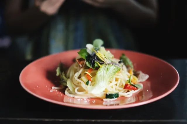 再開したMACHITOKIで、七谷の野菜を使ったランチメニューを味わう/加茂市