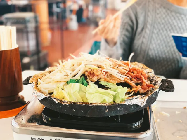 スキースノボしなくても入れる最強ロッジ飯!胎内スキー場の冬季限定ジンギスカン/胎内市