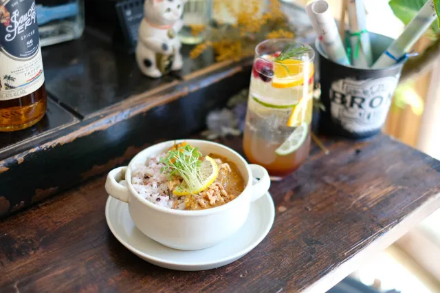コーヒー片手に加茂市内をまちあるき。散歩がてらに立ち寄れるカフェ「CafeLITH」/加茂市