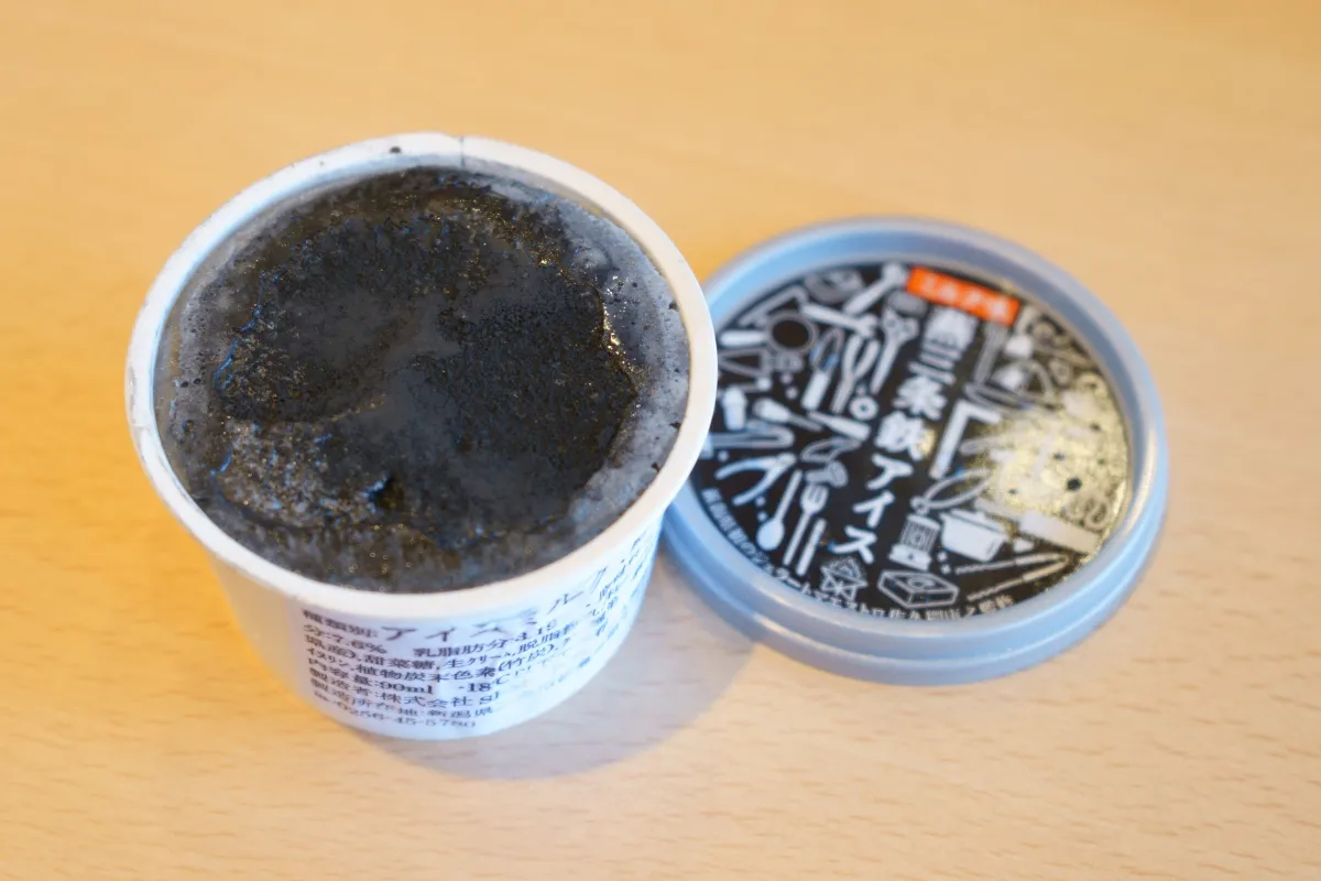 燕三条鉄アイスはほんとうに鉄の味がする？？？買って食べた正直な感想をレポ！／燕市・三条市