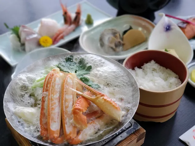 日本海を眺めながら味わうカニ料理/長岡市